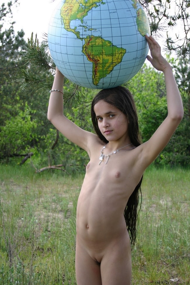 Kiev in natural freedom - Purenudism outdoor Kiev in natural freedom - Purenudism outdoor