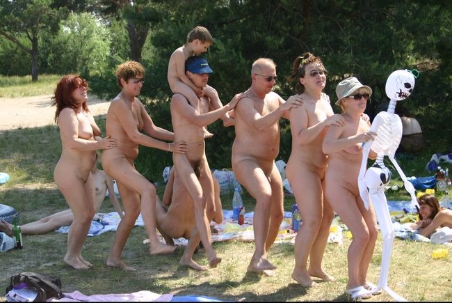 Kiev in natural freedom - Purenudism outdoor Kiev in natural freedom - Purenudism outdoor