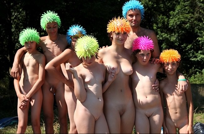 Family nudism pictures - outdoor picnic Family nudism pictures - outdoor picnic