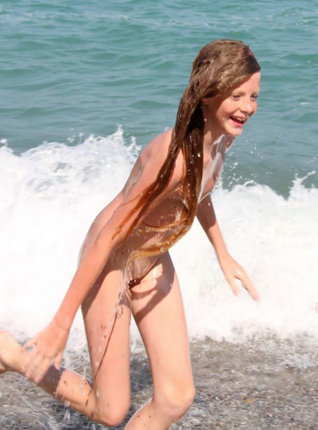 Nudists the best collection of photos on the sea Nudists the best collection of photos on the sea